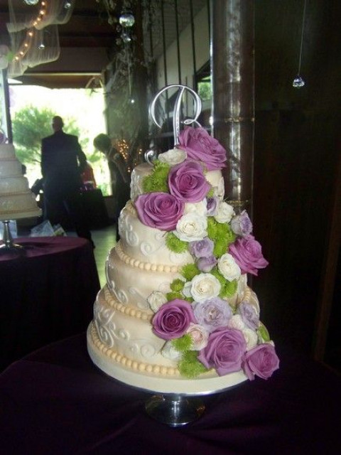 Visit K&B CUSTOM CAKES