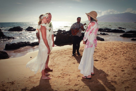 Visit Merry Maui Weddings